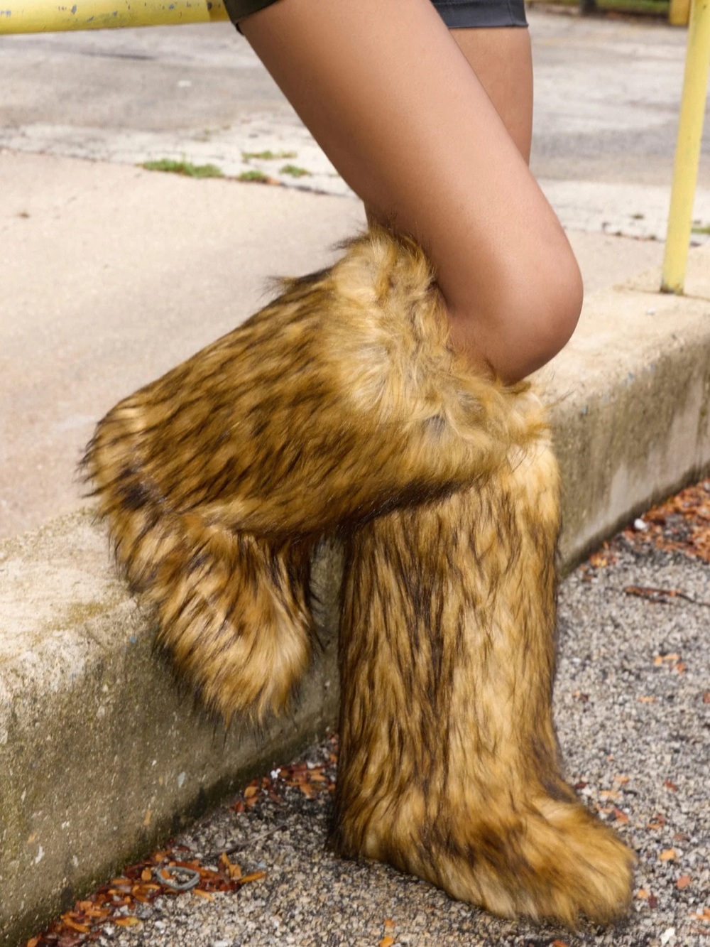 Y2K SHAGGY FAUX FUR KNEE HIGH BOOTS BROWN FESTIVAL RAVE SIZE 8.5 NWOT